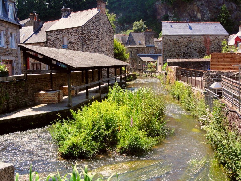 Barrio Medieval, Lavadero, Fougères