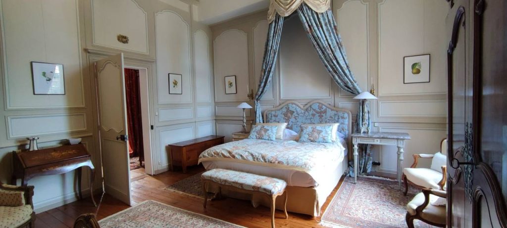 Dormitorio del Château de la Ballue