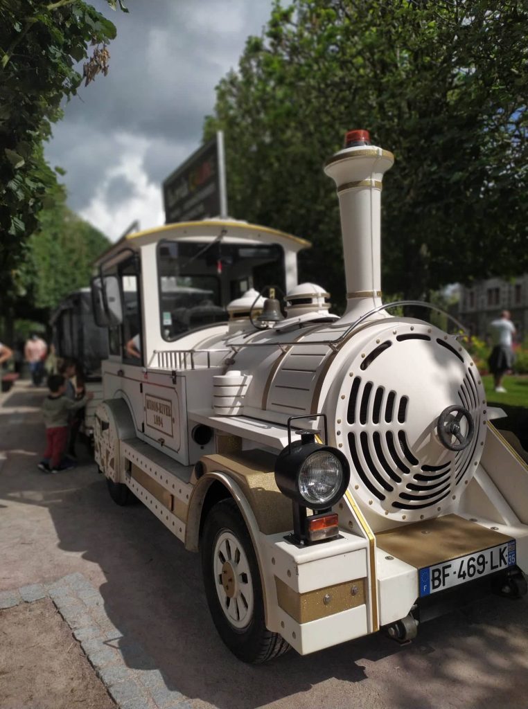 Der kleine Touristenzug von Fougères