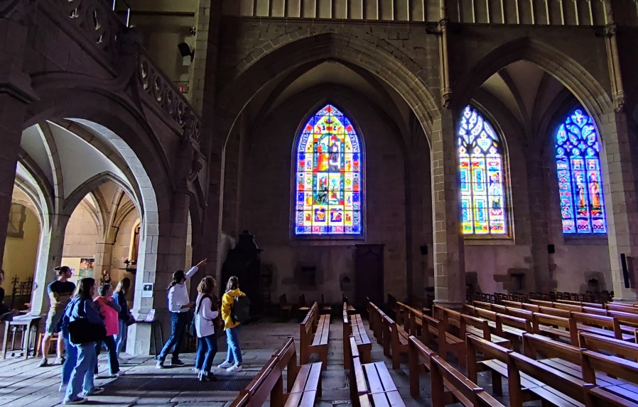 Geführte Besichtigung Kirche Saint Léonard-Fougeres