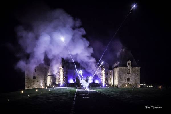 Château Le Rocher Portail Nocturne feux d'artifices
