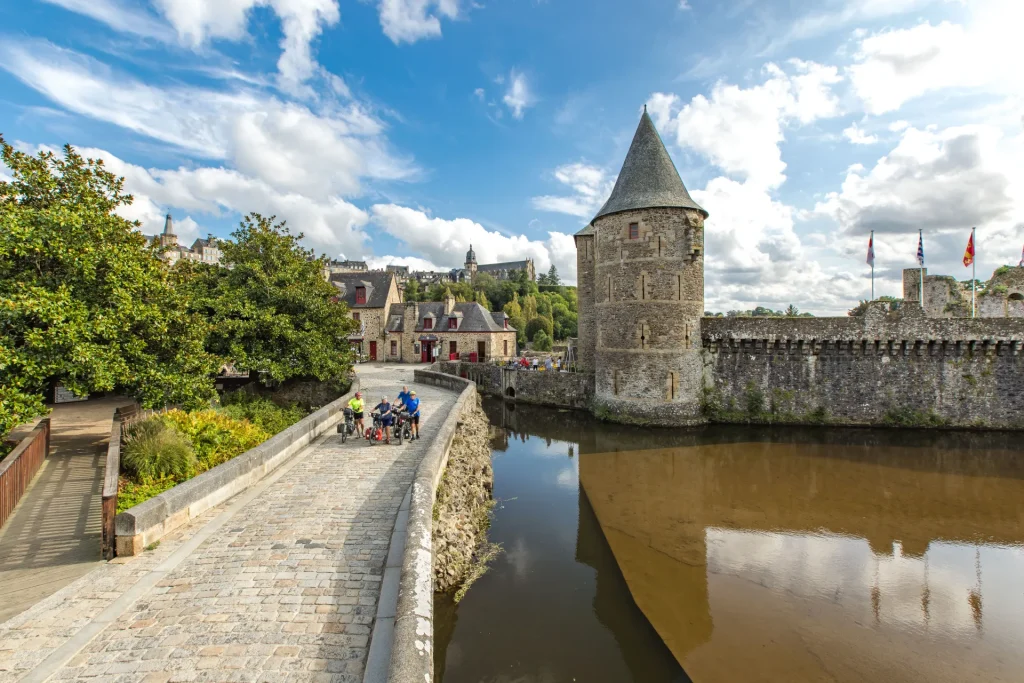 Cyclistes à Fougères