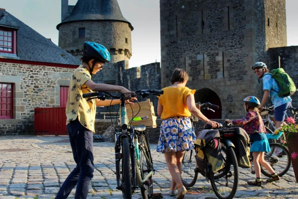 Familienradfahren in der Stadt